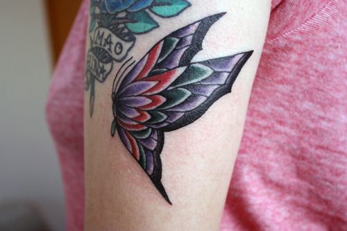 蝶,バタフライ,女性,腕タトゥー/刺青デザイン画像