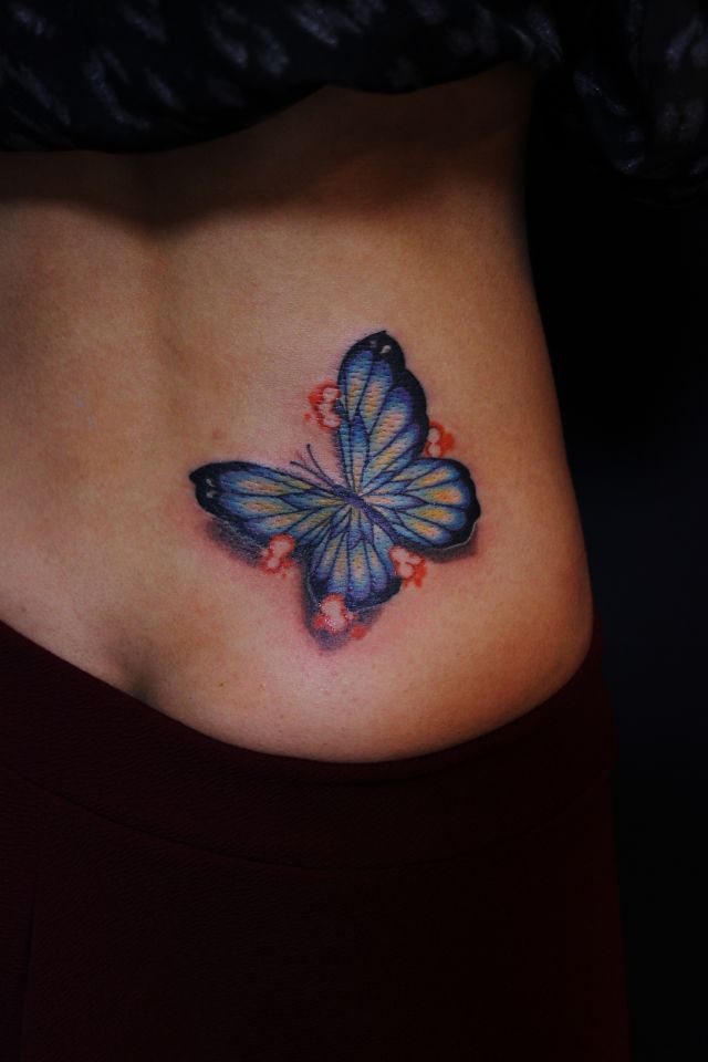 蝶,カラー,腰タトゥー/刺青デザイン画像