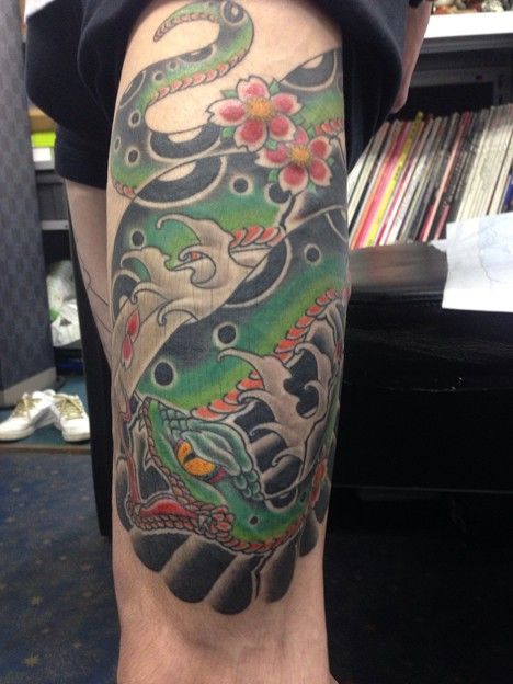 蛇,足,カラー,桜タトゥー/刺青デザイン画像