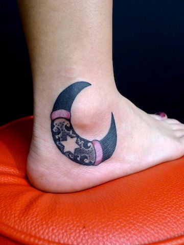 足,女性,くるぶし,ワンポイント,星,月,カラータトゥー/刺青デザイン画像