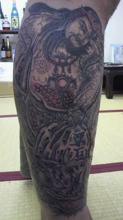 ないの神,足,ブラック＆グレータトゥー/刺青デザイン画像