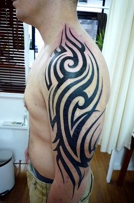 肩,トライバルタトゥー/刺青デザイン画像