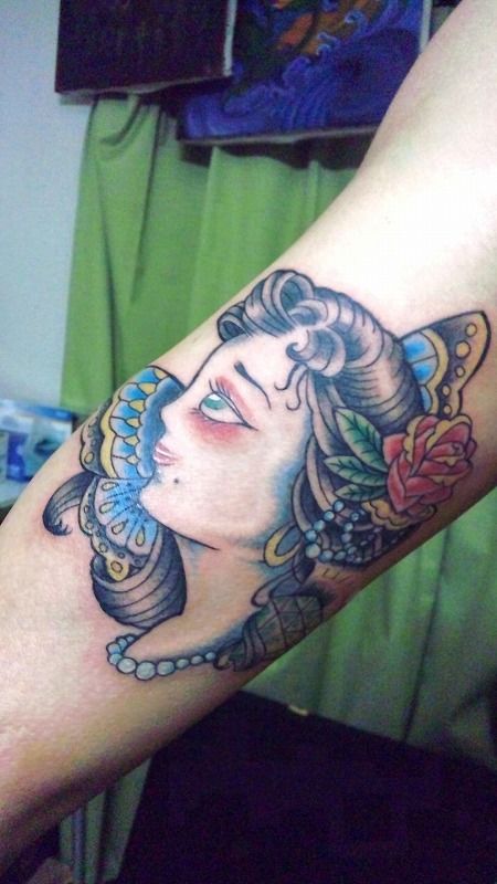 ピンナップガール,カラー,腕タトゥー/刺青デザイン画像