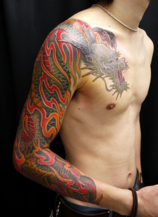 腕,手,肩,胸,龍,炎,カラー,カラフルタトゥー/刺青デザイン画像