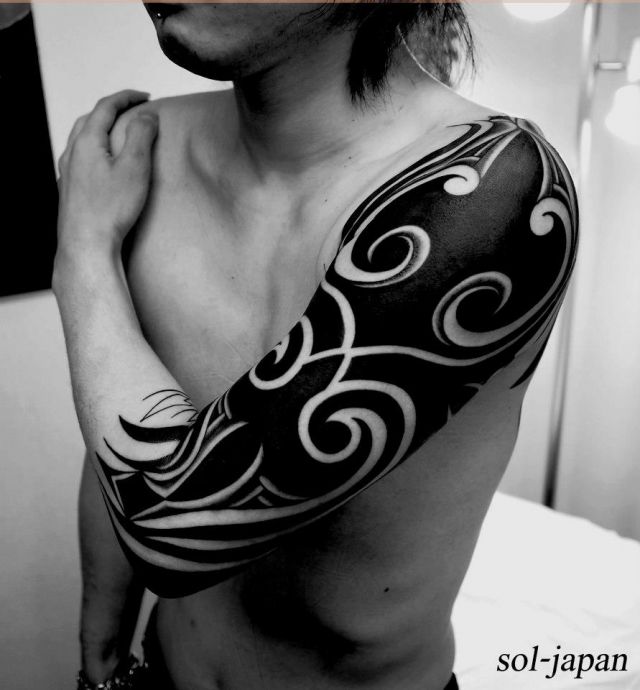 腕,肩,トライバルタトゥー,トライバル,ブラック＆グレイ,ブラック＆グレータトゥー/刺青デザイン画像