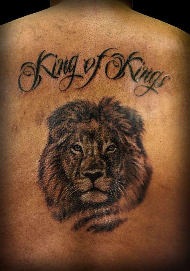 背中,ライオン,ブラック＆グレータトゥー/刺青デザイン画像