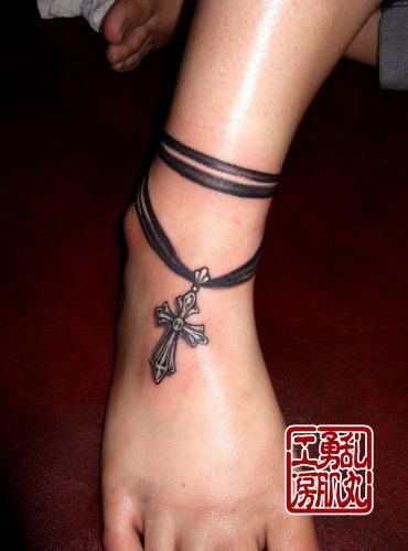 クロス,リボン,足,女性,ブラック＆グレー,十字架,宗教タトゥー/刺青デザイン画像