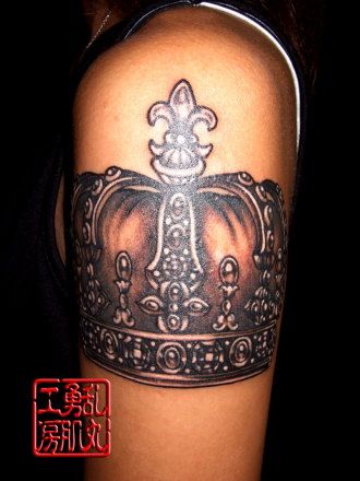 クラウン,腕,ブラック＆グレー,王冠タトゥー/刺青デザイン画像