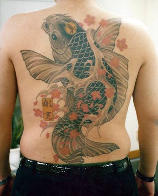背中 鯉 カラーのタトゥーデザイン タトゥーナビ