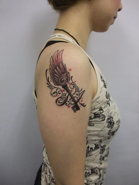 腕,羽,鍵,ブラック＆グレイタトゥー/刺青デザイン画像