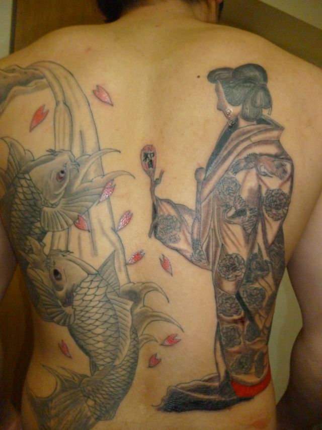 背中,抜き,鯉,人物タトゥー/刺青デザイン画像