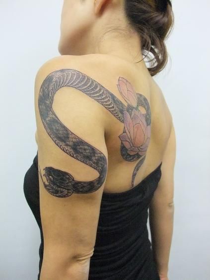 背中,腕,肩,フラワー,蛇,蓮,カラー,ブラック＆グレイタトゥー/刺青デザイン画像