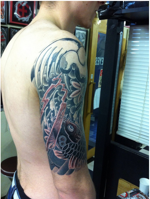腕,五分袖,鶴,鯉,ブラック＆グレータトゥー/刺青デザイン画像