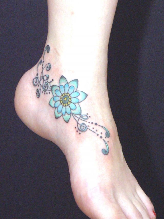 足,花,女性,イニシャルタトゥー/刺青デザイン画像