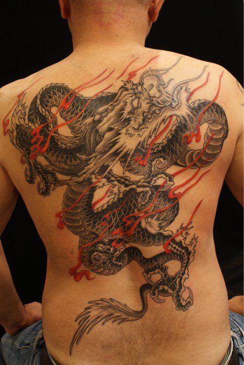 背中,龍,抜き,抜き彫り,ブラック＆グレイ,ブラック＆グレータトゥー/刺青デザイン画像