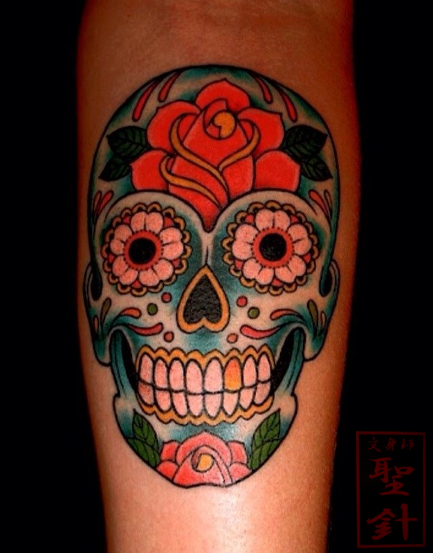腕 メキシカンスカル シュガースカル カラーのタトゥーデザイン タトゥーナビ