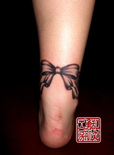 リボン,足,女性,ブラック＆グレータトゥー/刺青デザイン画像