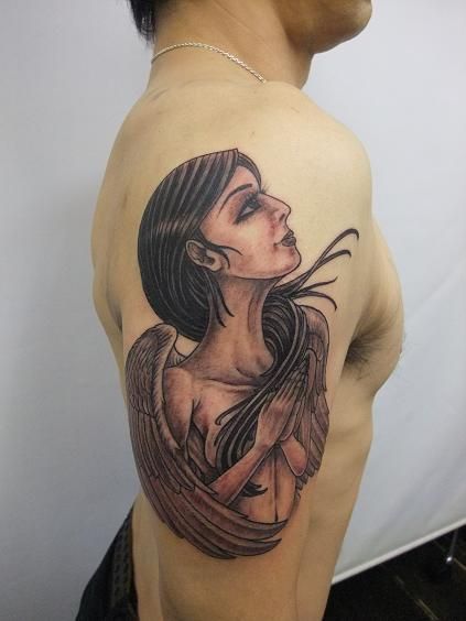 腕,羽,天使,ピンナップガール,女神,ブラック＆グレイタトゥー/刺青デザイン画像