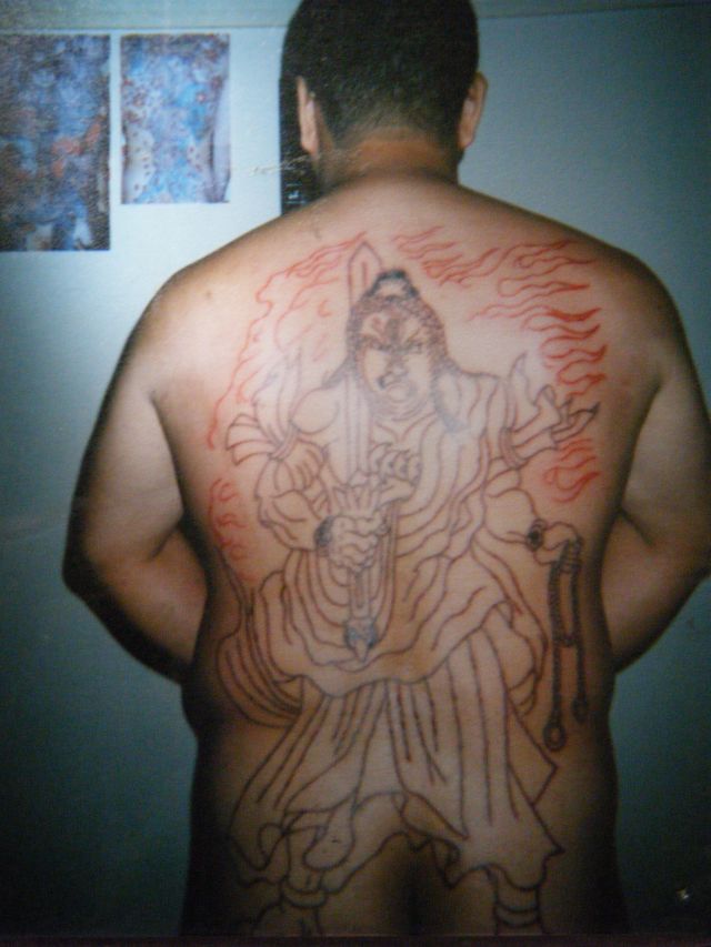 背中,不動明王,スジ彫りタトゥー/刺青デザイン画像