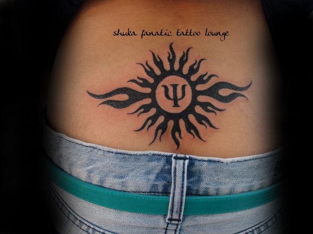 腰,太陽,トライバルタトゥー/刺青デザイン画像