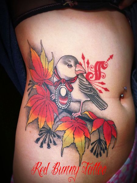 女性,脇腹,腹,鳥,ブラック＆グレイ,ブラック＆グレー,カラータトゥー/刺青デザイン画像