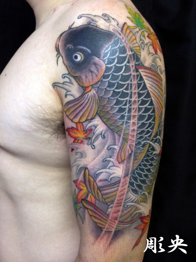 肩,胸,男性,鯉,カラータトゥー/刺青デザイン画像