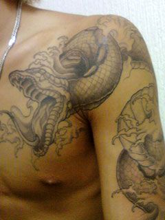 胸,腕,蛇タトゥー/刺青デザイン画像