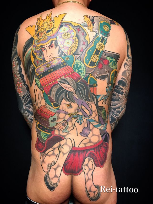 背中,抜き,馬,日本刀,抜き彫り,カラータトゥー/刺青デザイン画像