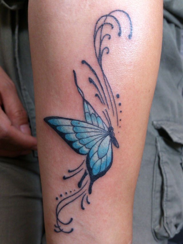 腕,女性,蝶,バタフライ,青タトゥー/刺青デザイン画像