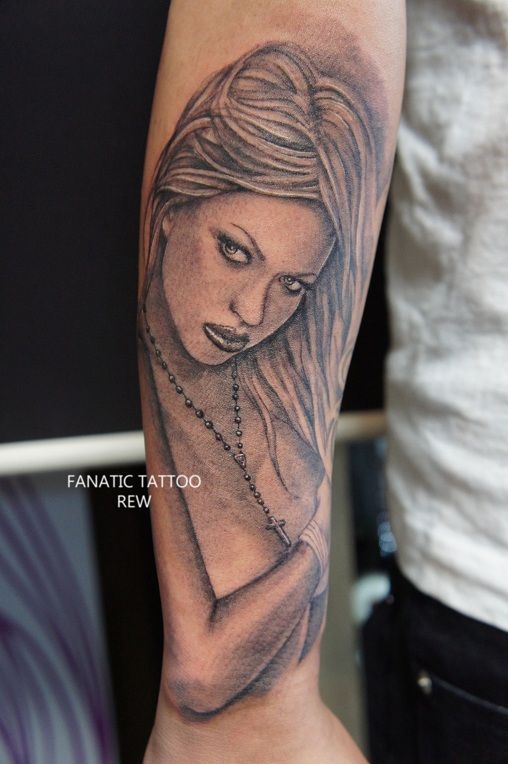 腕,二の腕,リアリスティック,チカーノ,ブラック＆グレータトゥー/刺青デザイン画像