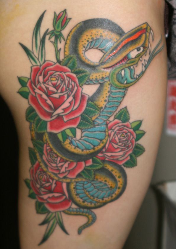 女性,足,蛇,薔薇,花タトゥー/刺青デザイン画像