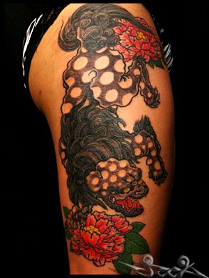 足,女性,太もも,唐獅子,唐獅子牡丹,カラフルタトゥー/刺青デザイン画像