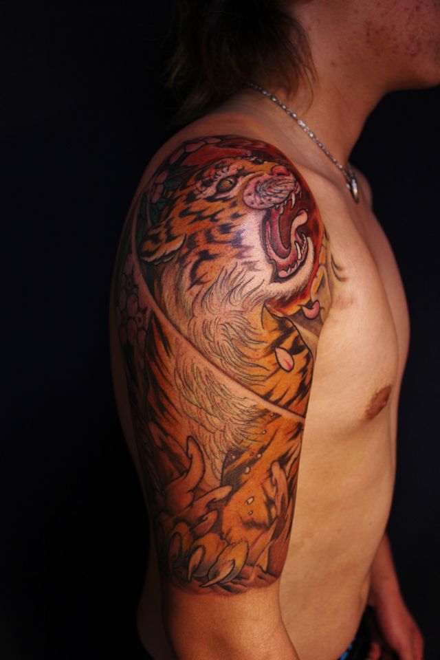 虎,桜,腕,カラータトゥー/刺青デザイン画像