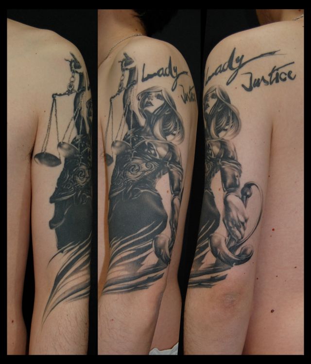 腕,手,肩,二の腕,男性,肩腕,ブラック＆グレイ,烏彫り,ブラック＆グレイタトゥー/刺青デザイン画像