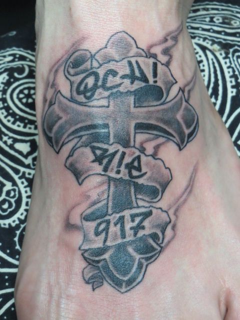 足,足首,クロス,十字架,ブラック＆グレイ,ブラック＆グレータトゥー/刺青デザイン画像
