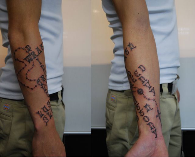 腕,二の腕,文字,ロザリオ,ブラック＆グレイタトゥー/刺青デザイン画像
