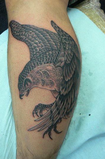 足,鷹,ブラック＆グレー,鳥,動物タトゥー/刺青デザイン画像