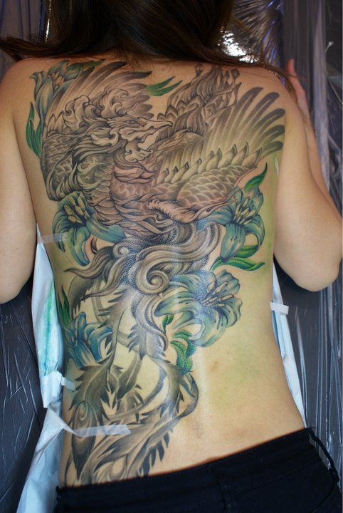 背中,女性,抜き,鳳凰,百合タトゥー/刺青デザイン画像