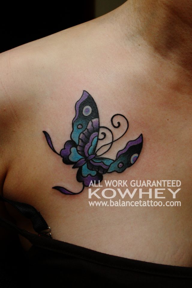 蝶,バタフライ,カラー,胸タトゥー/刺青デザイン画像