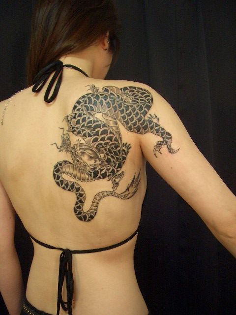 龍,ブラック＆グレー,女性タトゥー/刺青デザイン画像
