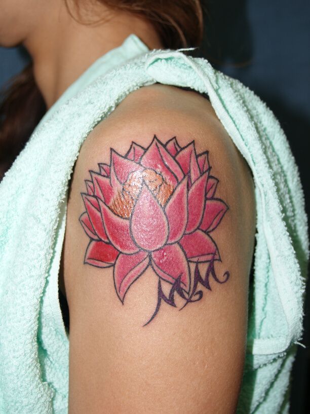 蓮,肩,花,植物タトゥー/刺青デザイン画像
