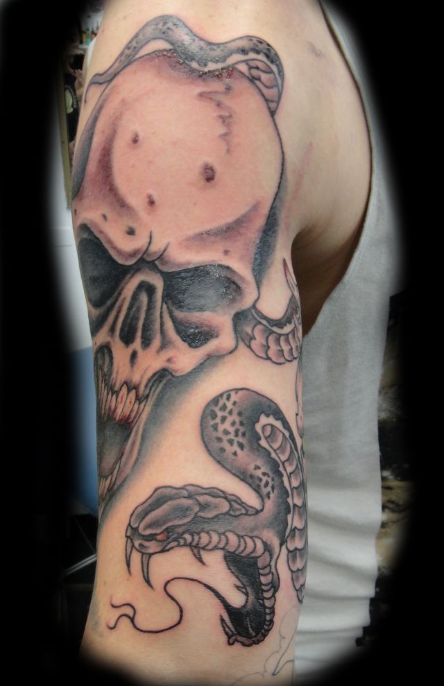 蛇,ブラック＆グレー,スカル,骸骨,腕タトゥー/刺青デザイン画像