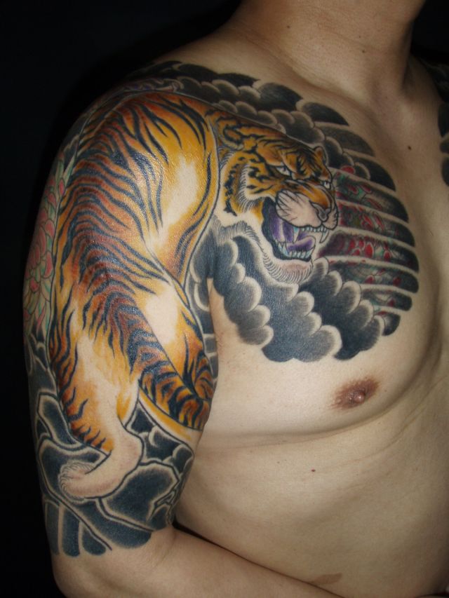 太鼓,五分袖,虎,牡丹タトゥー/刺青デザイン画像