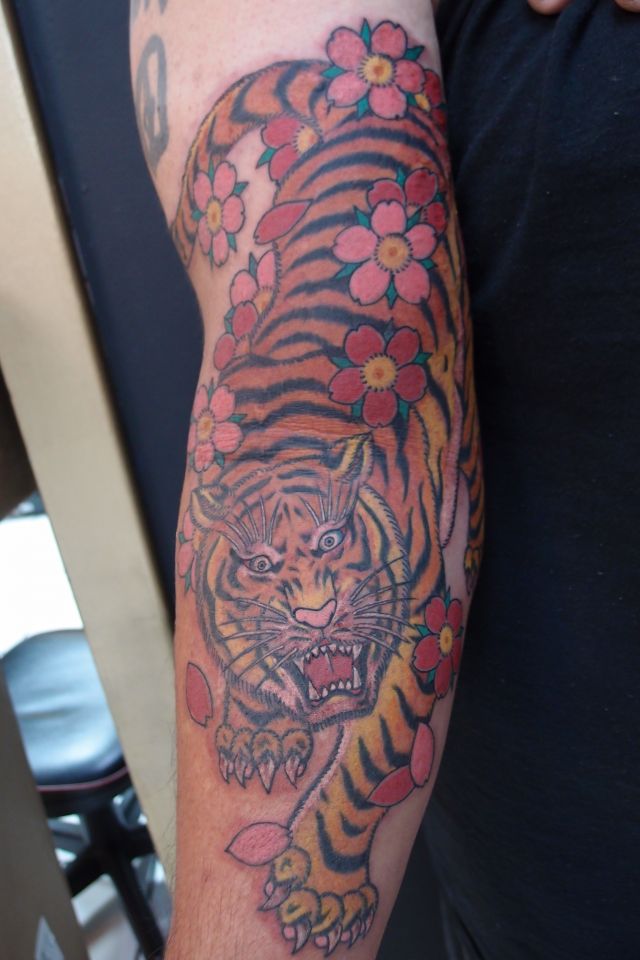 腕,虎,カラータトゥー/刺青デザイン画像