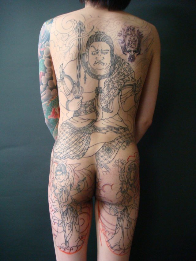 背中,スジ彫りタトゥー/刺青デザイン画像