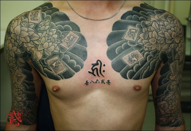 腕,胸,梵字,蓮,ブラック＆グレータトゥー/刺青デザイン画像