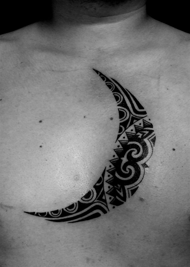 胸,月,ブラック＆グレータトゥー/刺青デザイン画像