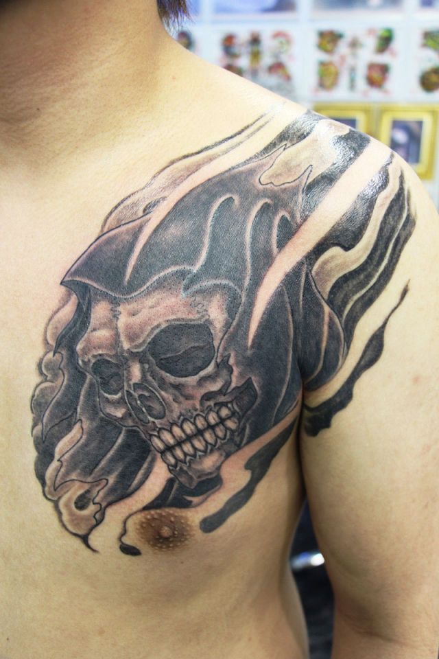 胸,骸骨,スカル,死神,ブラック＆グレータトゥー/刺青デザイン画像