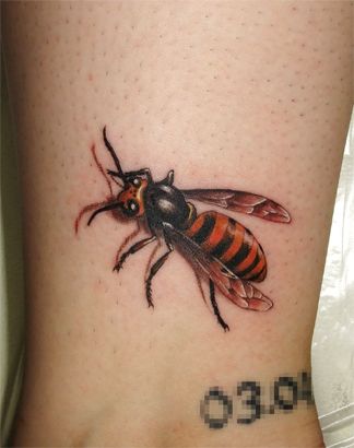 足,蜂,ポートレイトタトゥー/刺青デザイン画像
