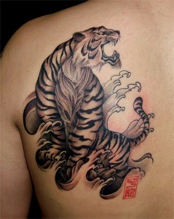 背中,虎,ブラック＆グレータトゥー/刺青デザイン画像